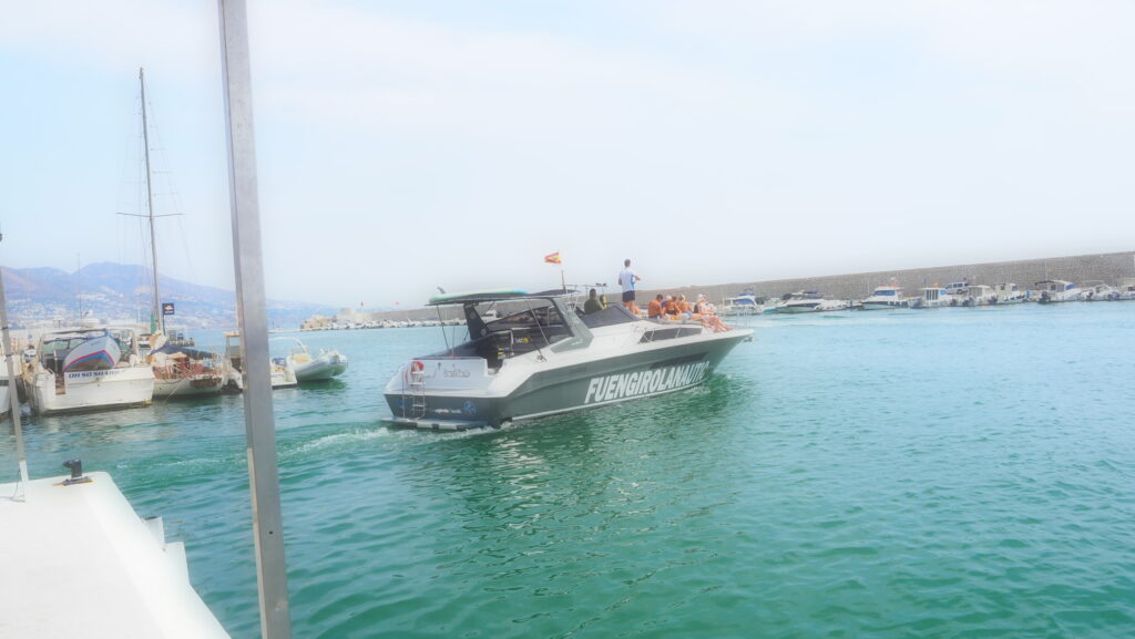 Utflyktsbåt från hamnen Fuengirola
